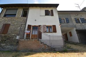 CASA SEMINDIPENDENTE A CALESTANO