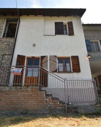 CASA SEMINDIPENDENTE A CALESTANO