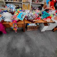 vestiti e oggettistica per carnevale 