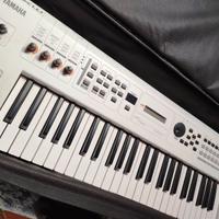 Yamaha MX49 V2 White. Pari al nuovo