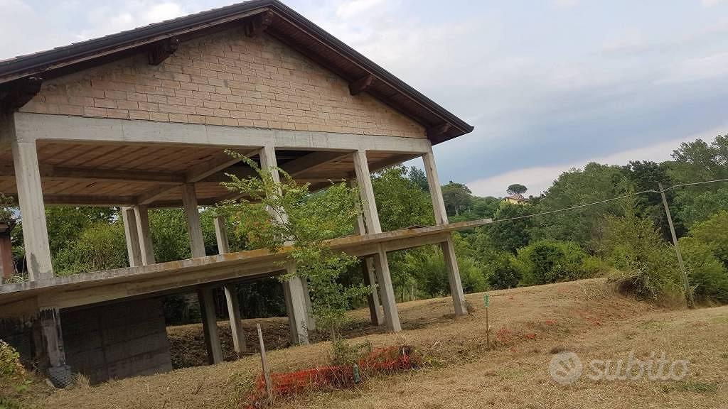 Rustico / Casale di 1845 m² a Frosinone - Vista 2