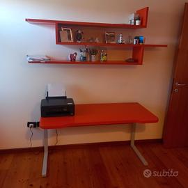 scrivania e accessori