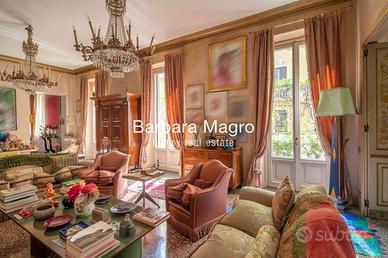 Appartamento di 448 m² con più di 5 locali e box a