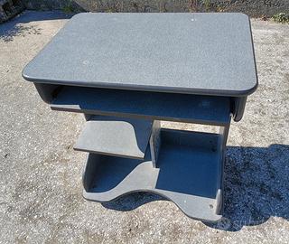 Mobiletto porta computer.