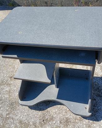 Mobiletto porta computer.