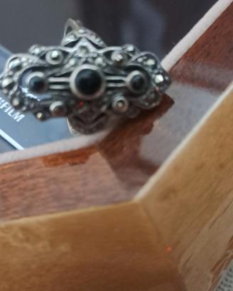 Anello argento con pietre onice nero e marcansite.