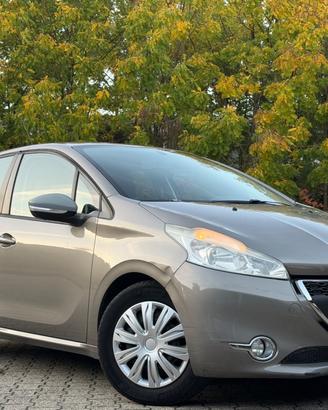 Peugeot 208 1.4 HDi 68 CV 5 porte Allure