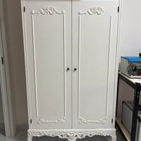 Armadio vintage anni ‘60-’70 in stile shabby chic