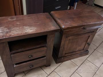 Comodini (2) in legno