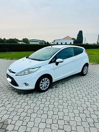 Ford Fiesta 1.4 benzina neopatentati