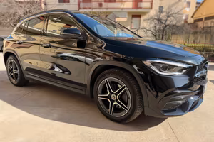 MERCEDES BENZ GLA 220D 4 MATIC