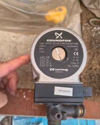Circolatore Grundfos UPS 15-50