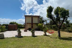 Fienile indipendente con giardino