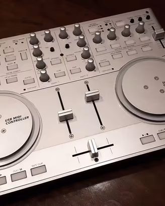 Vestax VCI-100 mixing/dj console