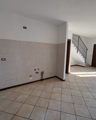 Vicino a Quinzano d' Oglio - CON GIARDINO -