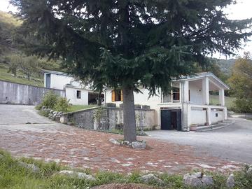 Terreno con casale e 2 vani accessori