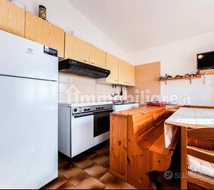 Mobile contenitore con seduta