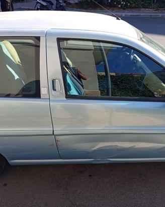 * Lancia Y 1.2 60CV -