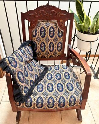 Poltrona a dondolo d’epoca antica