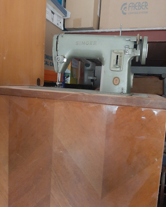 Macchina da cucire Singer anni 60