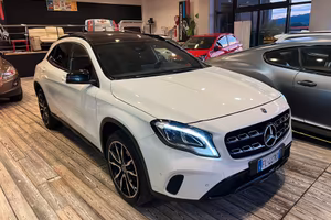 Mercedes GLA 200 d Automatic 4Matic Premium/UNICA 
