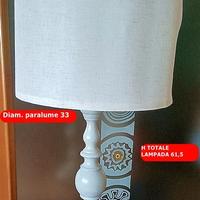 Lampada da tavolo con paralume vintage