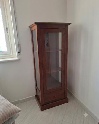 credenza classica in noce con vetrinetta 