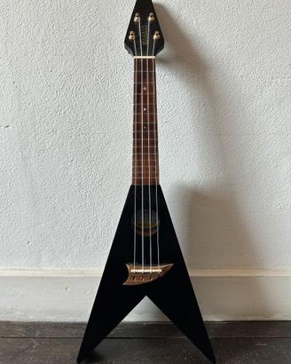 Ukulele Flying V Mahalo – raro con custodia