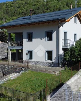 VILLA SINGOLA A CHIOMONTE