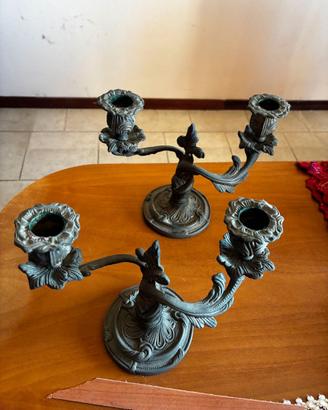 Coppia di candelabri in bronzo o rame