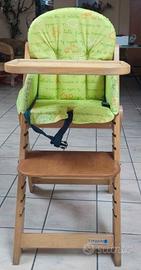 Seggiolone in legno per bimbo/a.