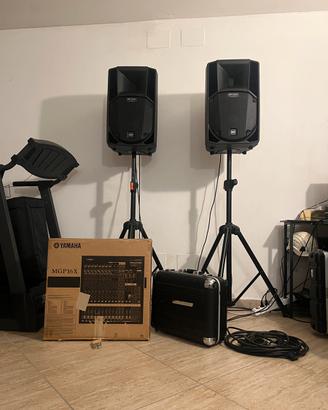 Set completo di casse e mixer per eventi