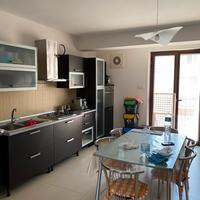 Casa indipendente con garage e spazio esterno