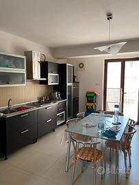 Casa indipendente con garage e spazio esterno