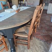 TAVOLO DI LEGNO PESANTE CON SEDIE