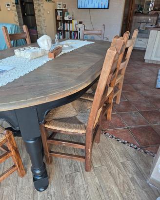 TAVOLO DI LEGNO PESANTE CON 8 SEDIE