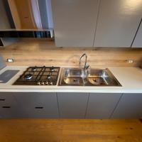 Top da cucina con lavello e piano cottuta