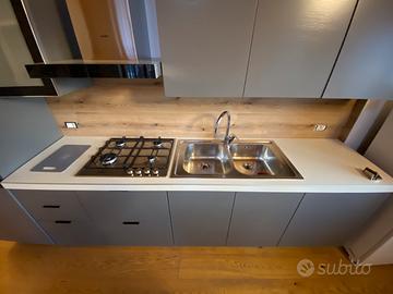 Top da cucina con lavello e piano cottuta