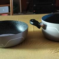 Padelle e casseruole di varie misure nuove antiade