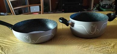 Padelle e casseruole di varie misure nuove antiade