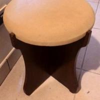 Sgabello legno scuro