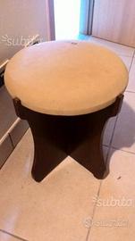 Sgabello legno scuro