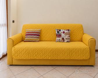 Divano letto 3 posti in buone condizioni