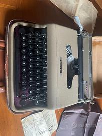 Macchina da scrivere Olivetti Lettera 22 anno 1954