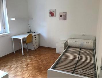 Stanza singola in centro, solo universitari