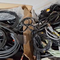 Materiale elettronico vario caricabatterie, fili