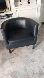 Due poltroncine Ikea similpelle nere