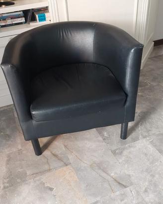 Due poltroncine Ikea similpelle nere