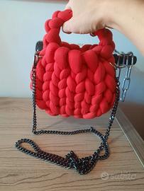 Pochette tracolla realizzata a mano colore rosso