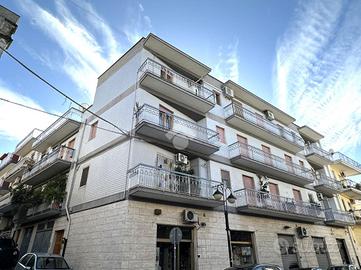 5 LOCALI A CANOSA DI PUGLIA